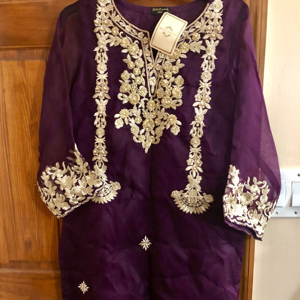 SOLD! Brand New Agha Noor Kurta sz S